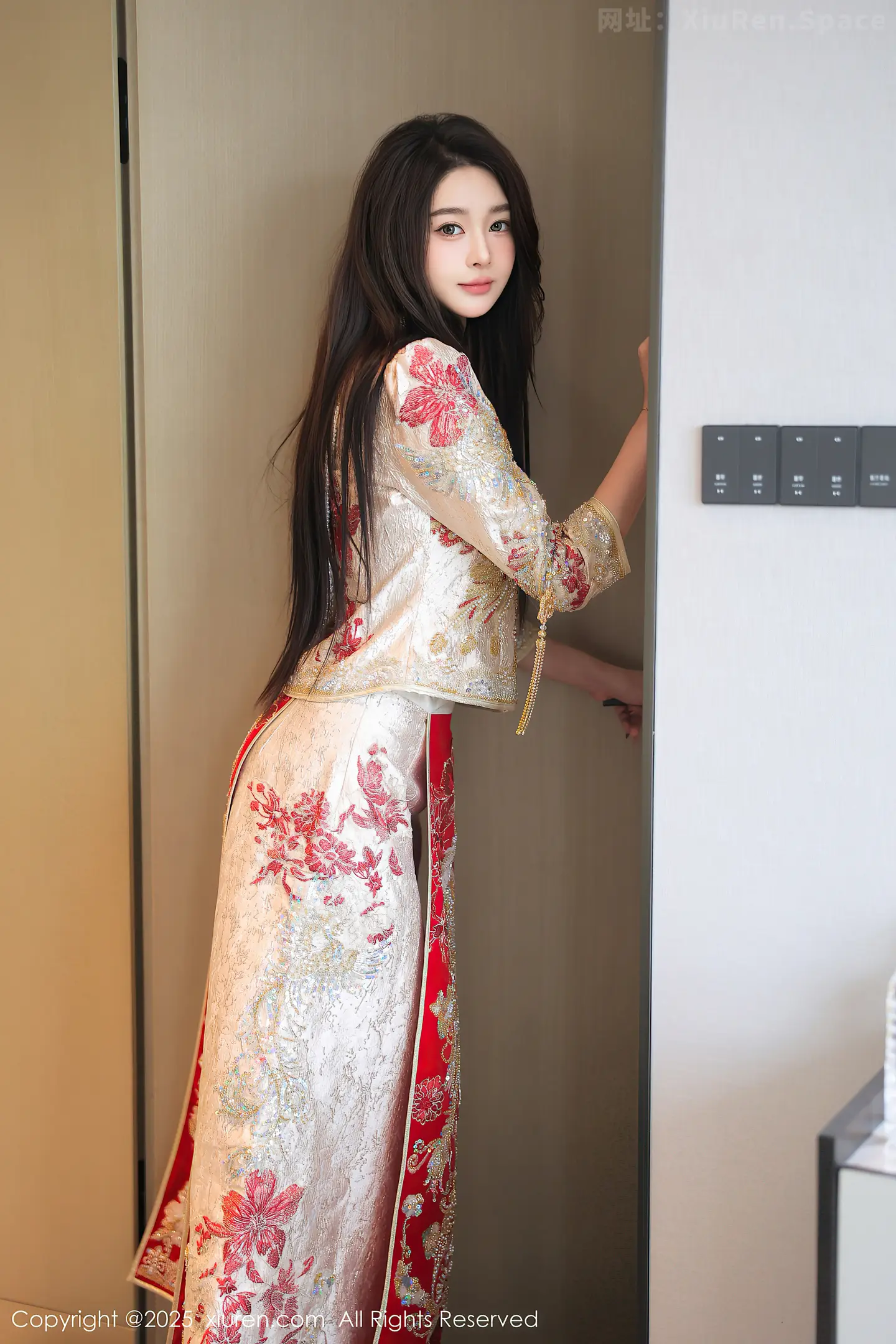 图片[4]-[XiuRen秀人网] VOL.9833 模特Candy糖糖性感喜庆服饰露红色情趣服饰秀丰腴身材诱惑写真88P-秀人网官方网站